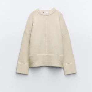 Jätte fin stickad tröja 🩷 - Super fin stickad tröja från zara🩷i nyskick och använt bara några få gånger😍kostar 400på deras hemsida, skriv för fler bilder! Är också öppen för byten!