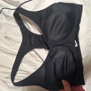 Sport bh Nike  - Väldigt fin urringning  Storlek s