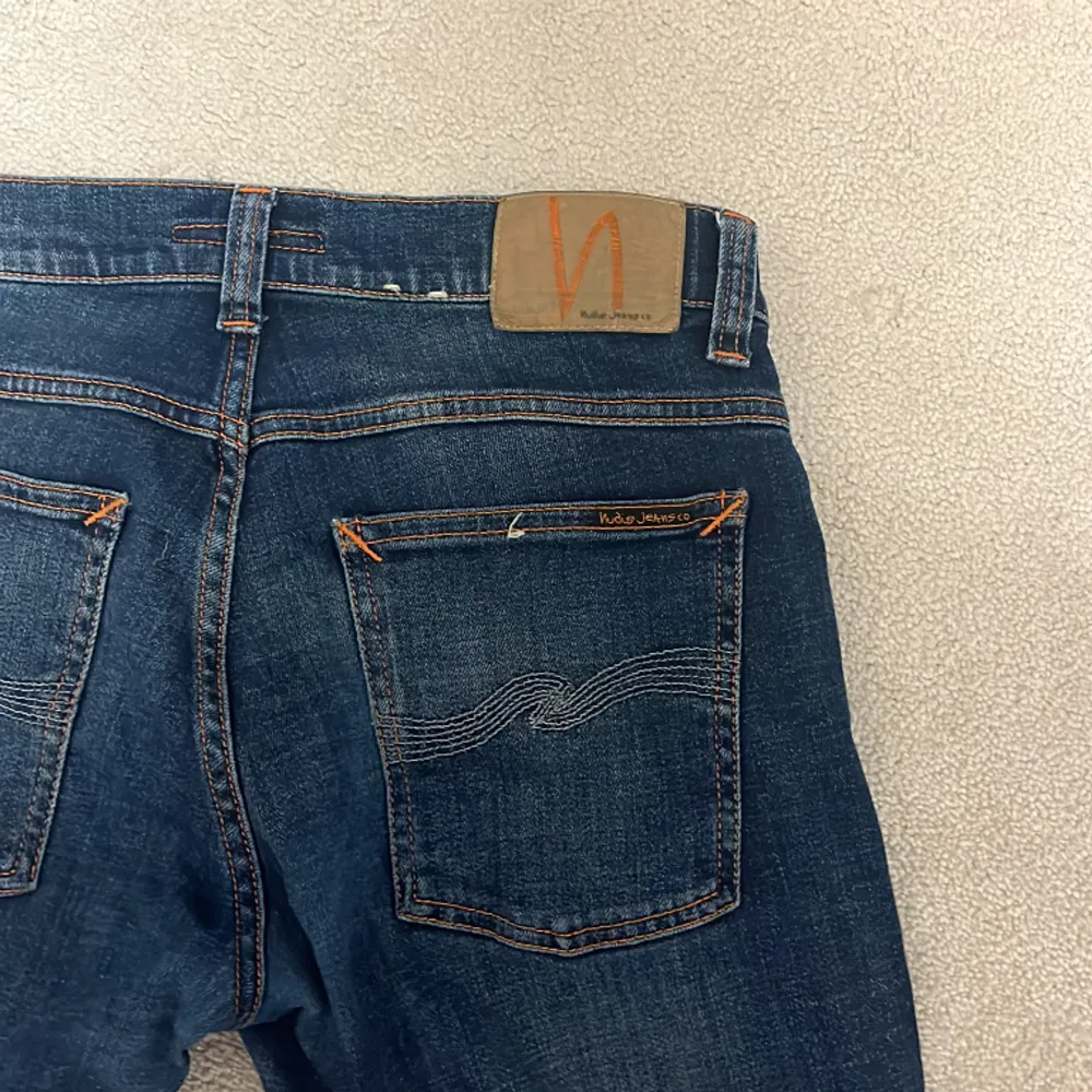 skick 9/10, modell tight terry, nypris 1600+, hör av dig vid frågor😁. Jeans & Byxor.