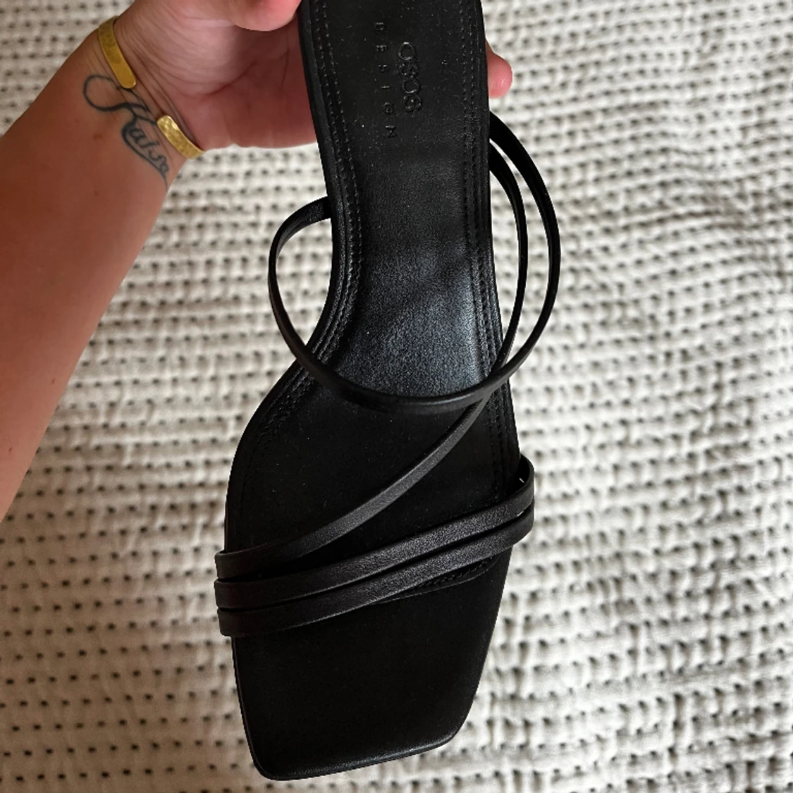 Klackskor i svart. - 90