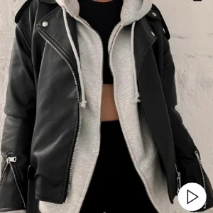 Skinnjacka  - Oversize skinnjacka från Nelly o storlek 38💕