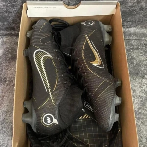 Nike mercurial  - Mycket bra sick bara använda en gång !