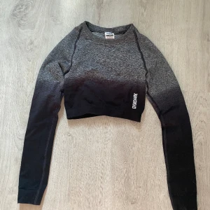 Gymshark crop top - Snygg tränings crop top ifrån gymshark, storlek xs, aldrig använd. 100kr +frakt