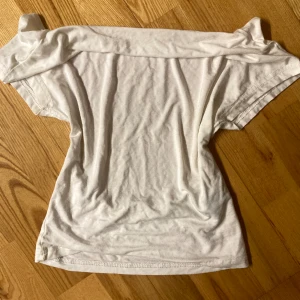 Vit backless tröja Xs - Vit backless tröja Xs pris: 55kr
