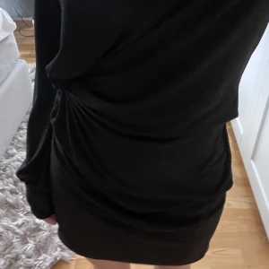 Svart klänning - Perfekt till alla tillfällen! 