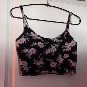 Supersöt croptop i storlek S 🌸🌿