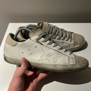 Golden goose strl 41 - Säljer dessa Golden goose i strl 41, inget og, byten kan vara intressant