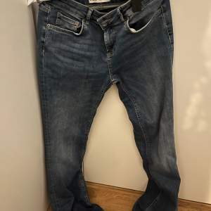 Lågmidjade jeans från zara, endast använda 2 gånger