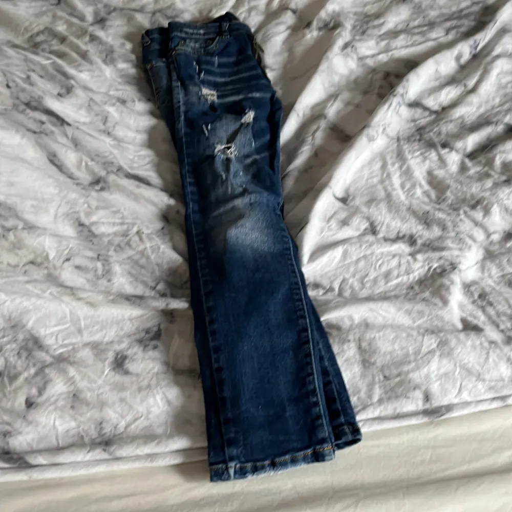 Säljer nu mina fina dsq2 jeans om du har någon fråga är det bara att skriva . Jeans & Byxor.