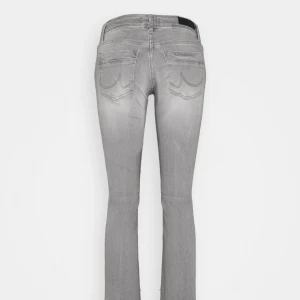 LTB jeansen -  Super snygga LTB jeans, tyvärr lite stor för mig så säljer därför 💕
