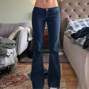 Only jeans  Midjemått 38cm Innerbenslängd 77cm 