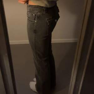 Supersnygga lågmidjade bootcut jeans från Gina, storlek 36 perfekt längd. 350kr