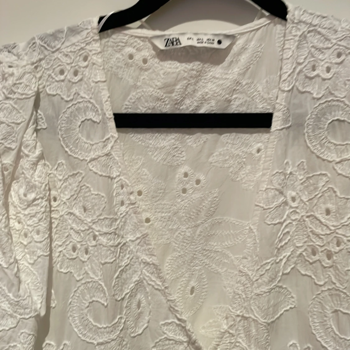 Vit spetsklänning från Zara perfekt till sommaren. - 90