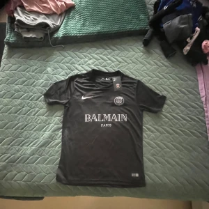 Balmain psg t-shirt - Kp och diskutera pris 