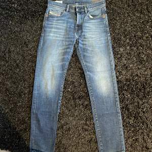 Riktigt snygga diesel jeans i helt okej skick och slim fit modell, storlek w29 L30
