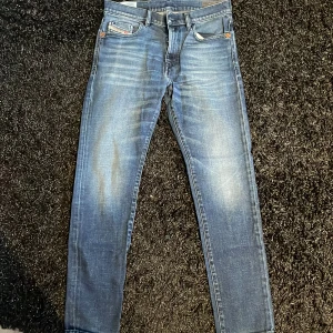 Diesel jeans - Riktigt snygga diesel jeans i helt okej skick och slim fit modell, storlek w29 L30