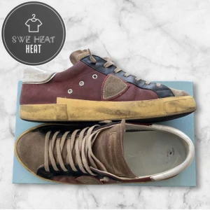 Philippe Model skor  - Tja, säljer nu dessa feta Philippe Model skor i storlek 43! Grymt skick! Box och dustbag ingår vid köp! Hör av dig vid frågor eller funderingar!