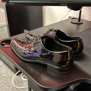 Brunomagli skor - Säljer dessa super fina brunomagli skor som är bra till fina tillfälllen eller bara vanligt. Ny pris ca 5000 för flera år sen mitt pris är 500kr pruta går bra. 