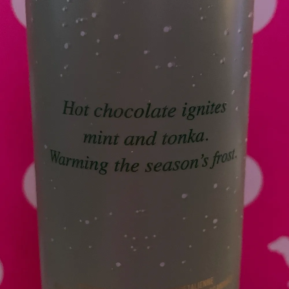 Helt ny mist från Victoria’s Secret. Beställde 2 men inser att jag behöver nog bara en då dom är dryga och jag byter mellan olika.  Luktar ljuvligt med choklad mint och tonka vanilj. Beskrivningen på flaskan är bäst så se alla bilder.  . Accessoarer.