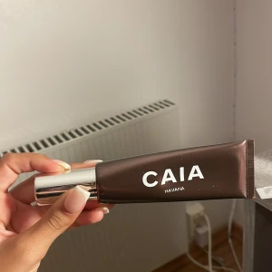 Caia liquid bronzer  - En helt OANVÄND Caia liquid bronzer i färgen havana. Beställde hem två färger och denna var den som icke passa🫧💕🌸💖🎀 nypris på denna bronzer är 325 säljer för 150kr