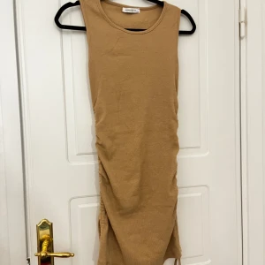 Klänning  - Använt en gång, liten på mig, stl s, 