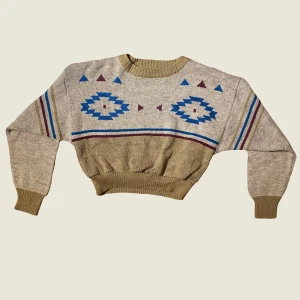 Stickad tröja - Jätte cool  mönsterstickad tröja