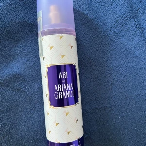 Bodymist från Ariana Grande - Bodymist från Ariana Grande i doften Ari. Ca 90% kvar i flaskan💞