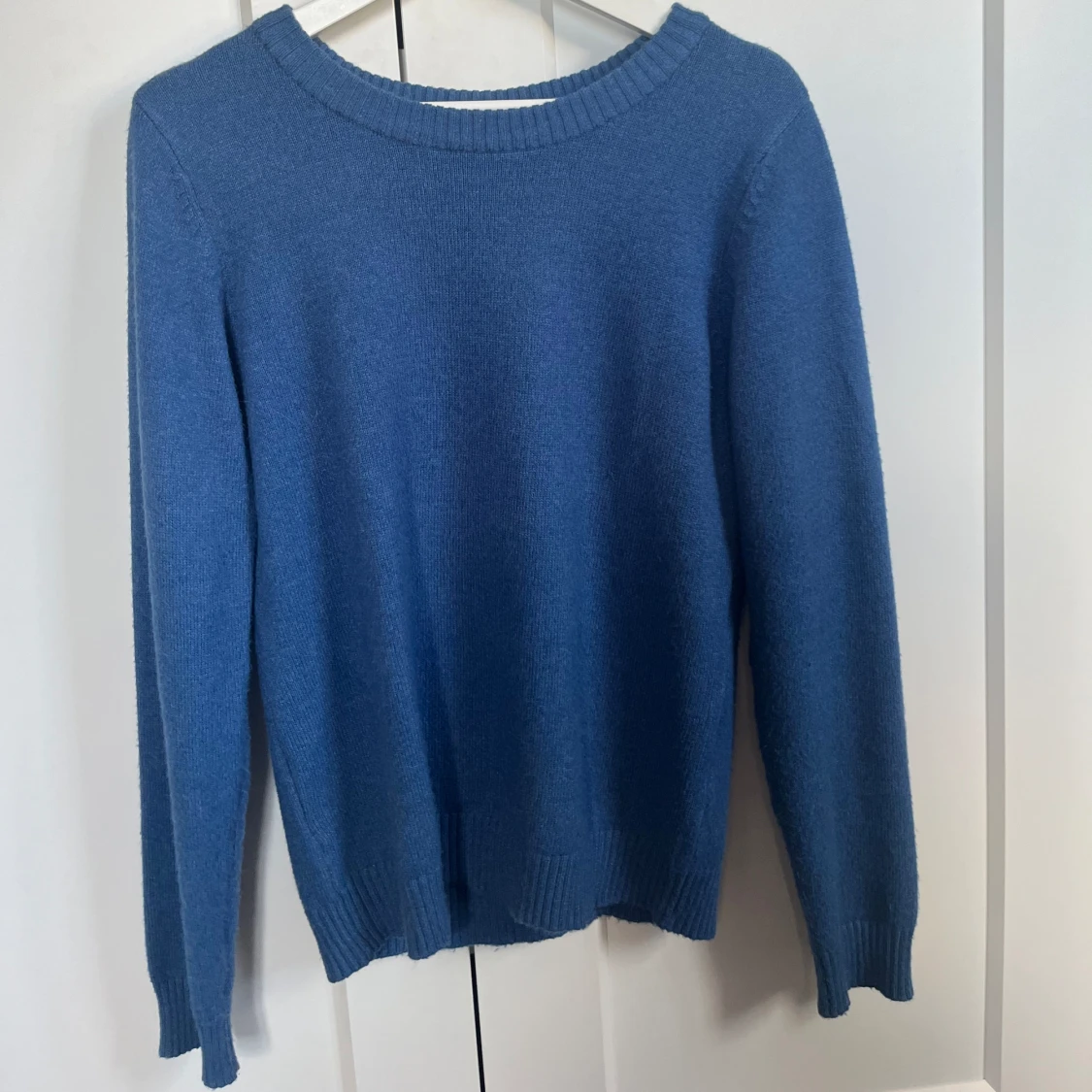 Blå stickad tröja  - 90