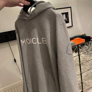 Moncler hoddie brand new. Tags medföljer