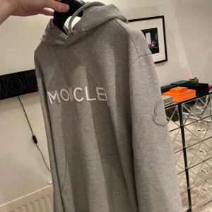 Moncler hoddie - Moncler hoddie brand new. Tags medföljer
