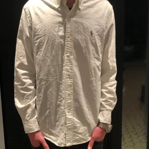 Ralph Lauren skjorta! - Säljer just nu en riktigt fet Ralph Lauren skjorta! Strlk: S | skick: 9/10 | Nypris kring 1600kr, Mitt pris endast 299kr! | Här av dig vid minsta lilla fråga eller fundering!