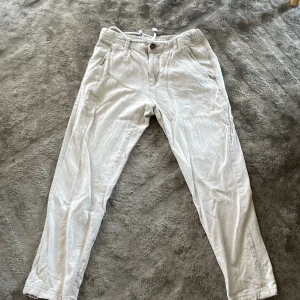 Linnebyxor från reserved. Storlek 152 - Jag säljer mina linnebyxor från reserved. Storlek 152. 