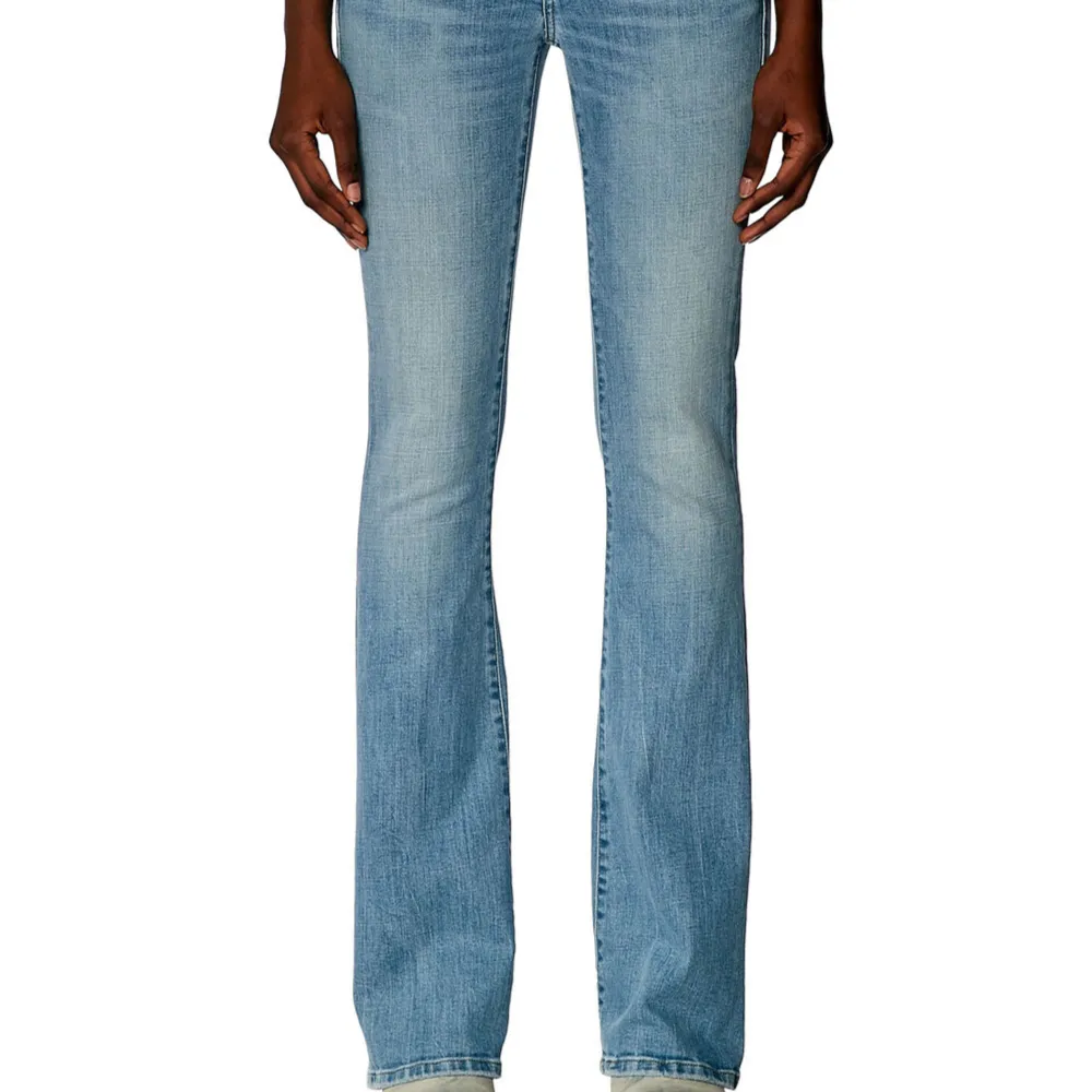 Jättefina jeans från diesel men kommer tyvärr inte till användning❤️. Jeans & Byxor.