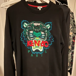 Kenzo sweatshirt - Tröjan är i mycket fint skick har används lite men har blivit mest liggandes sen köp