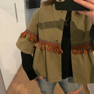 Vår jacka - Så snygg eftertraktad från zara med fransar 🌸💕 