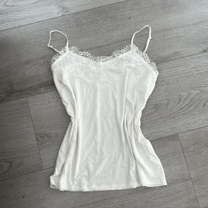 Spets linne  - Linne med spets 