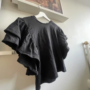 Zara tröja - Zara tröja använd få ggr💞priset kan diskuteras💕 Inte några hål eller dåliga saker, använder bara inte💕