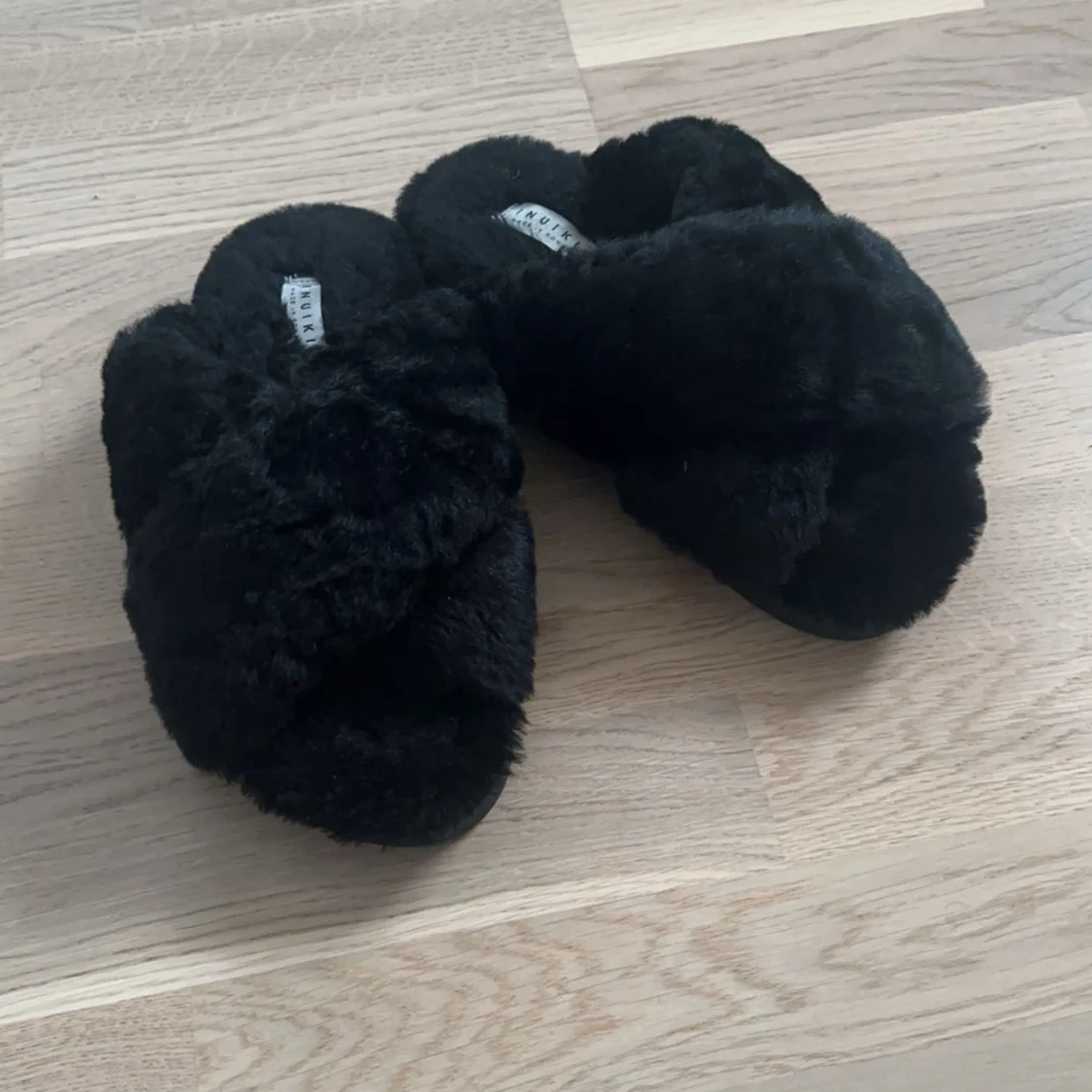 Svarta tofflor  - 91