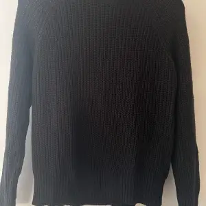 svart stickad tröja från lager157 i storlek xs, aldrig använd. skriv för fler bilder, köparen står för frakten 