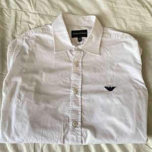 Riktig stilig Emporio Armani skjorta | använd max 3 gånger | inköpt från Zalando ≈1900kr | dm vid funderingar 🤝🏻✅