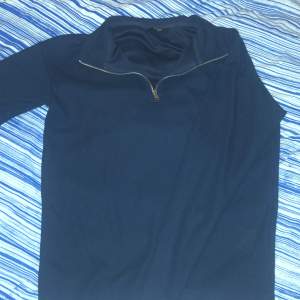 Jack and jones halfzip herr storlek medium i utmärkt skick skriv om ni har några frågor.