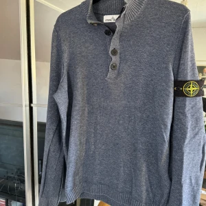 Stone Island tröja - Tröjan sparsamt använd och i gott skick. Storlek M 
