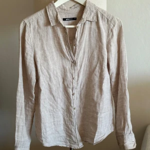 Linneskjorta  - Skjorta i 100% linne från gina tricot, perfekt till sommaren⭐️  Köp båda linneskjortorna jag har uppe och få dem för 150kr