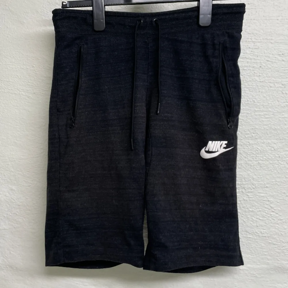Nike shorts i storlek S.. Shorts.