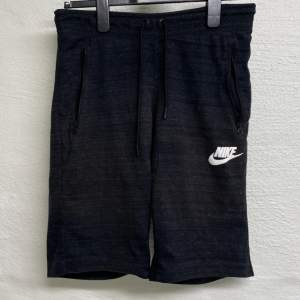 Nike shorts i storlek S.