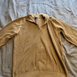 Sir Raymond Tailor tröja - Säljer denn tröja från Sir Raymond Tailor. Storlek M. Väldigt bra skick.