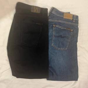 2 par riktigt snygga och trendiga Nudie Jeans ” Lean Dean”. Ett par svarta och ett par mörkblå. De är i använt men bra skick. Nypris: 1599kr/st. Skriv vid minsta fundering eller för fler bilder, BÅDA TVÅ FÖR 739+ fri frakt😀 Mvh Stiloo Closet