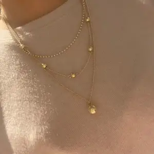 Säljer denna jätte söta guld halsband köpt från Kappahl ❤️ nästan helt oanvänd🥰