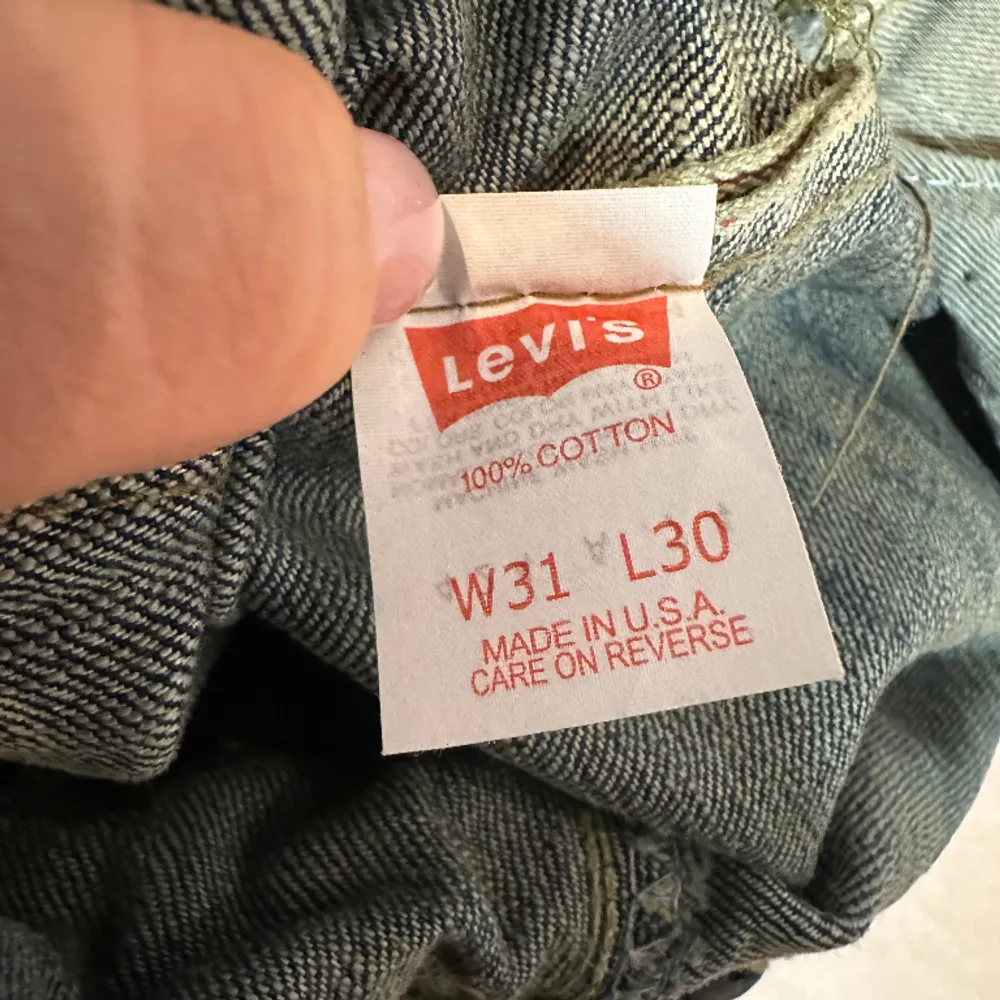 Mörkblå lågmidje Levis Jeans . Jeans & Byxor.