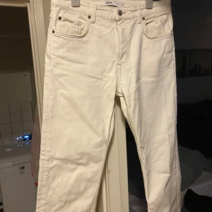 Zara jeans - Zara jeans som inte används länge då jag vuxit ur dem. W32 L33